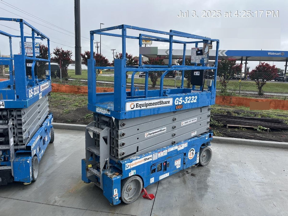 2018 Genie GS-3232 Genie GS3232 Lift w/Folding Rails and Swing Gate