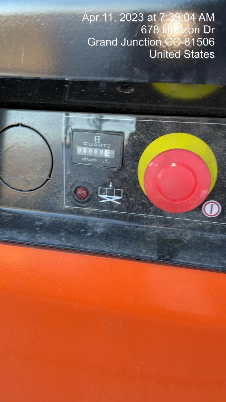 2022 JLG ES1932