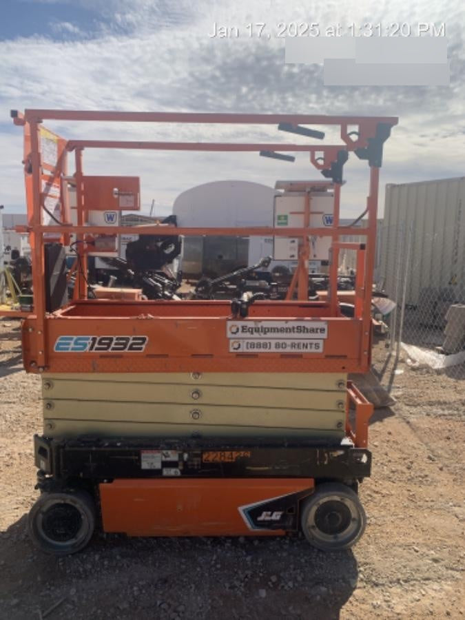 2022 JLG ES1932