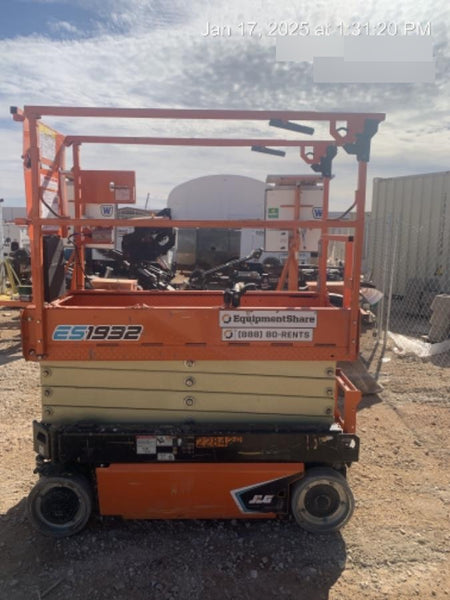 2022 JLG ES1932