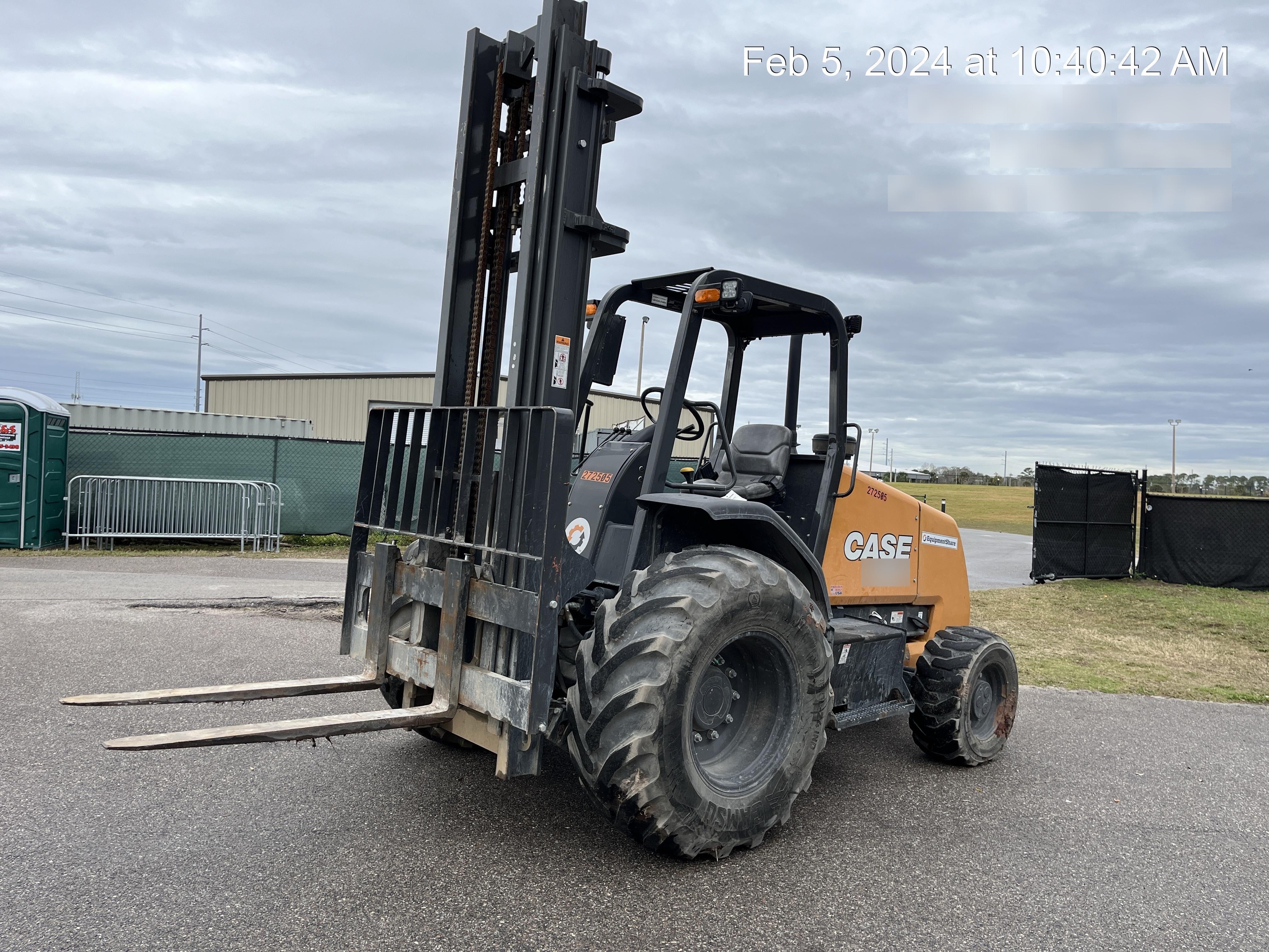 2023 CASE 588H