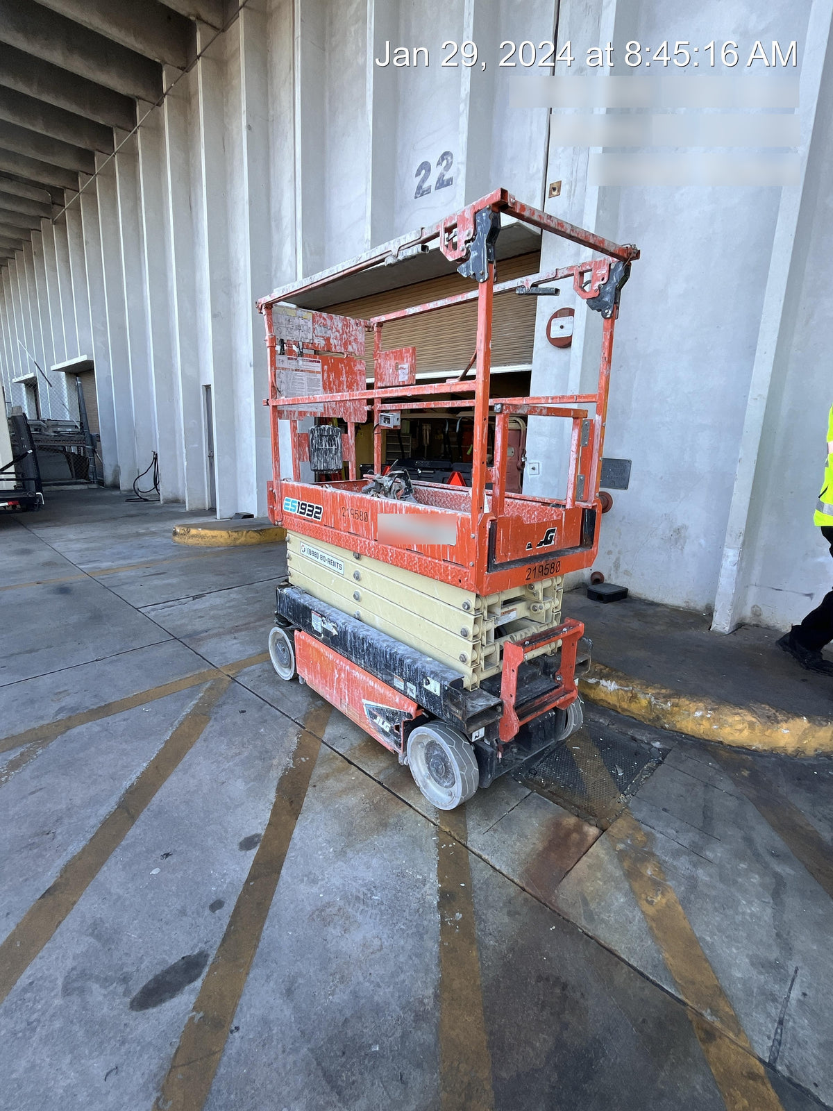 2022 JLG ES1932