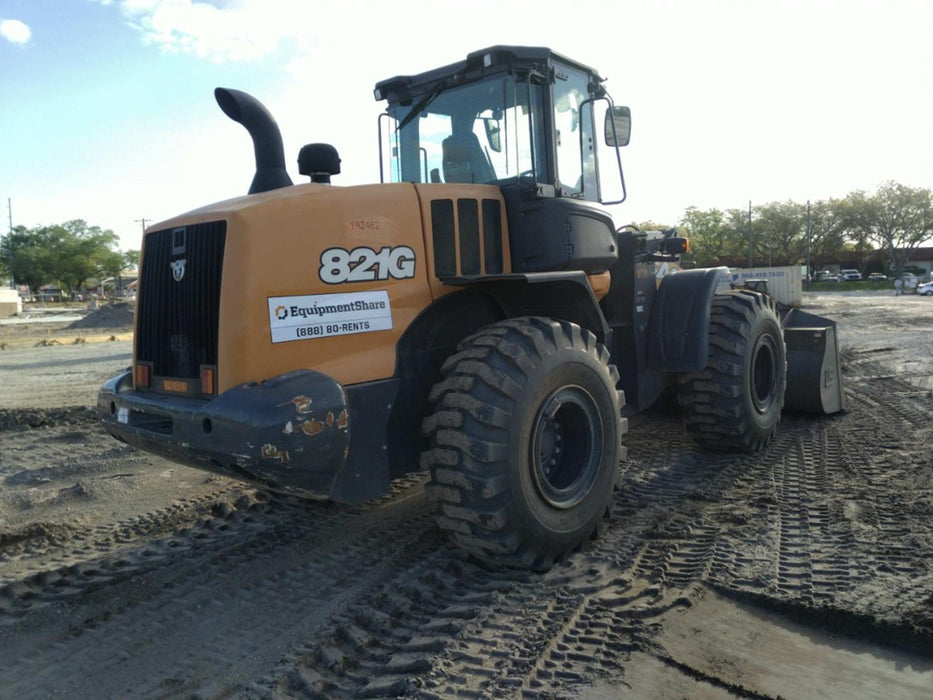 2018 Case 821G CLOSED CAB, JRB 418 STYLE HYD COUPLER