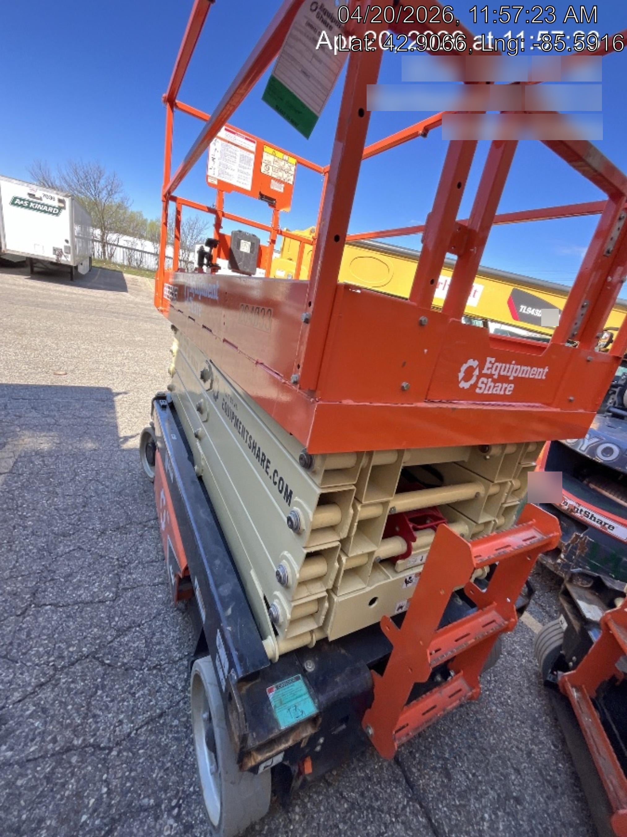 2022 JLG ES3246