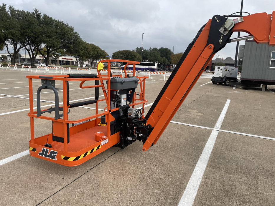2022 JLG 660SJ
