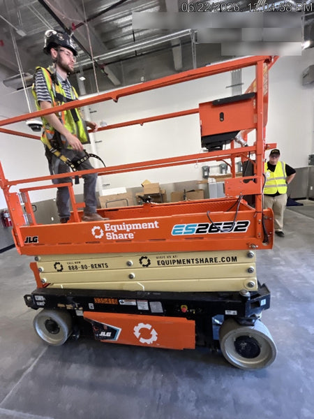 2023 JLG ES2632