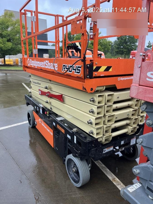 2022 JLG R4045