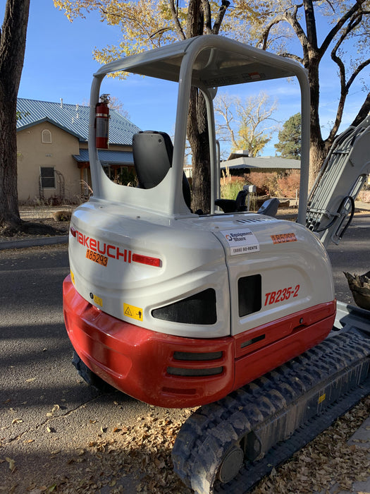 2021 TAKEUCHI TB235-2R