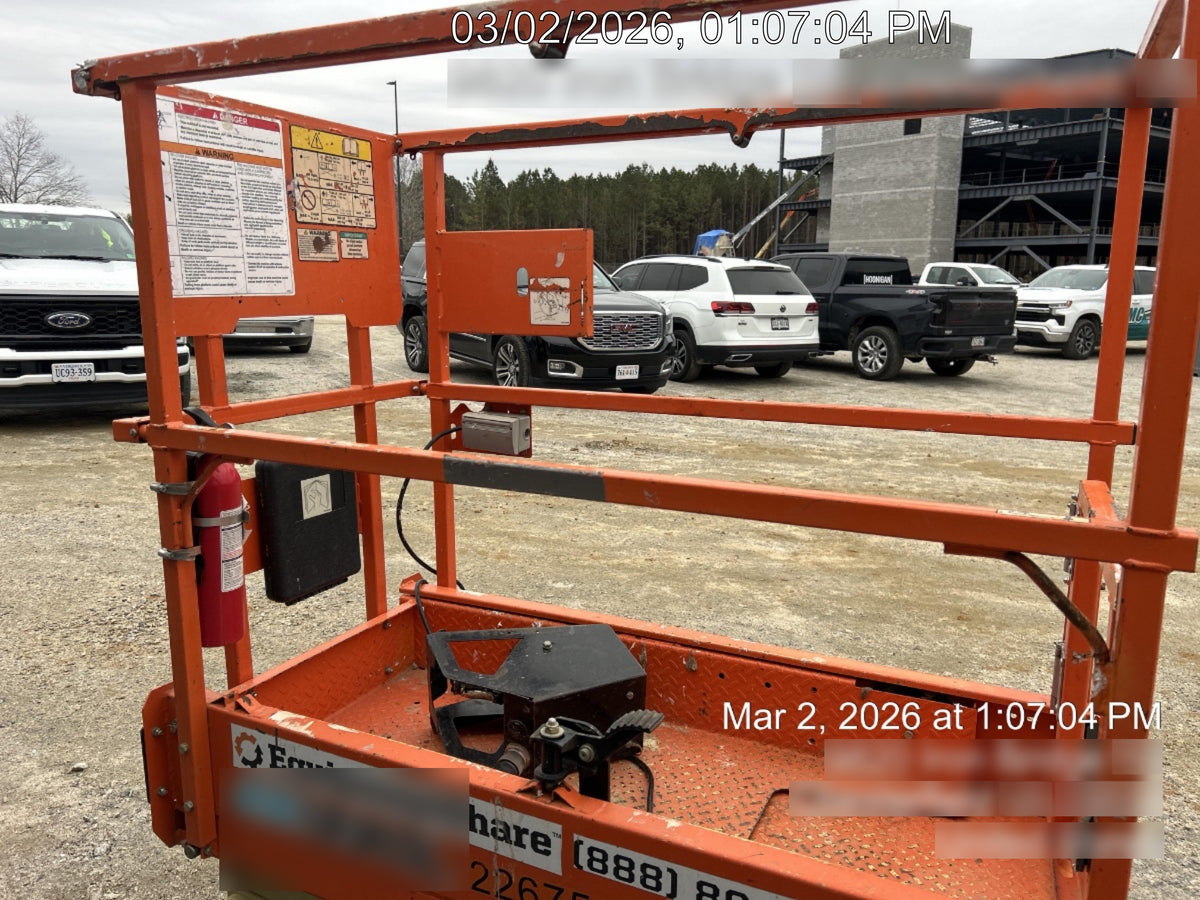 2022 JLG ES1330L