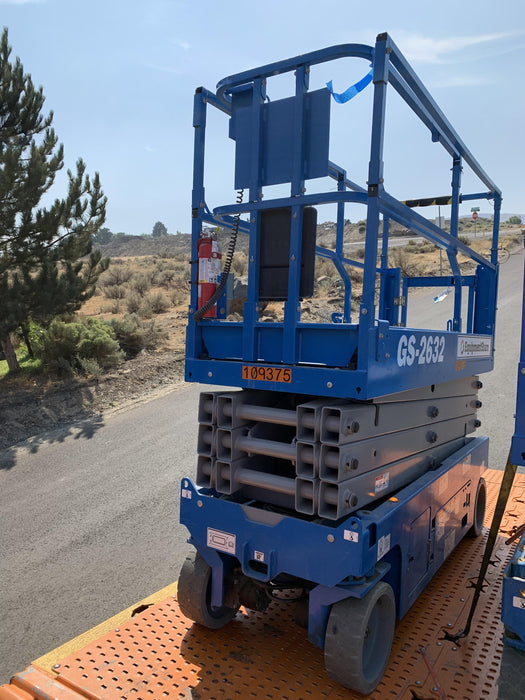 2020 Genie GS-2632 Solid NM Tires, Folding Rails with Half-Height Swing Gate, Beacon, 800W Invertor