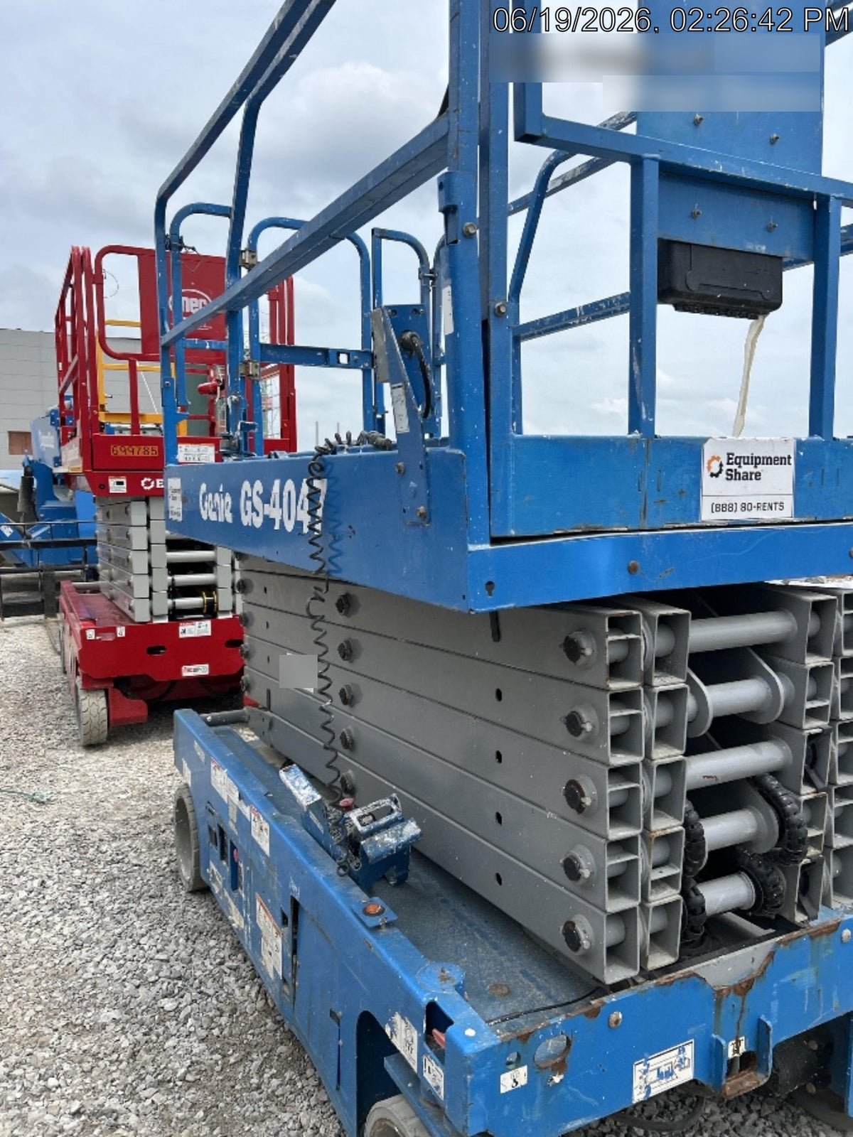 2019 Genie GS-4047 Folding rails with half height swing gate