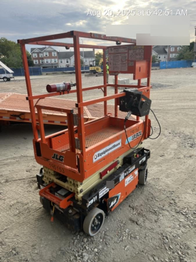 2021 JLG ES1330L