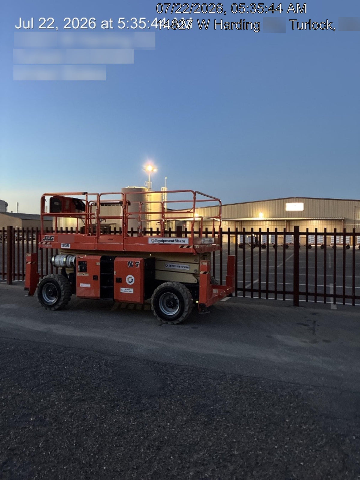 2021 JLG 330LRT