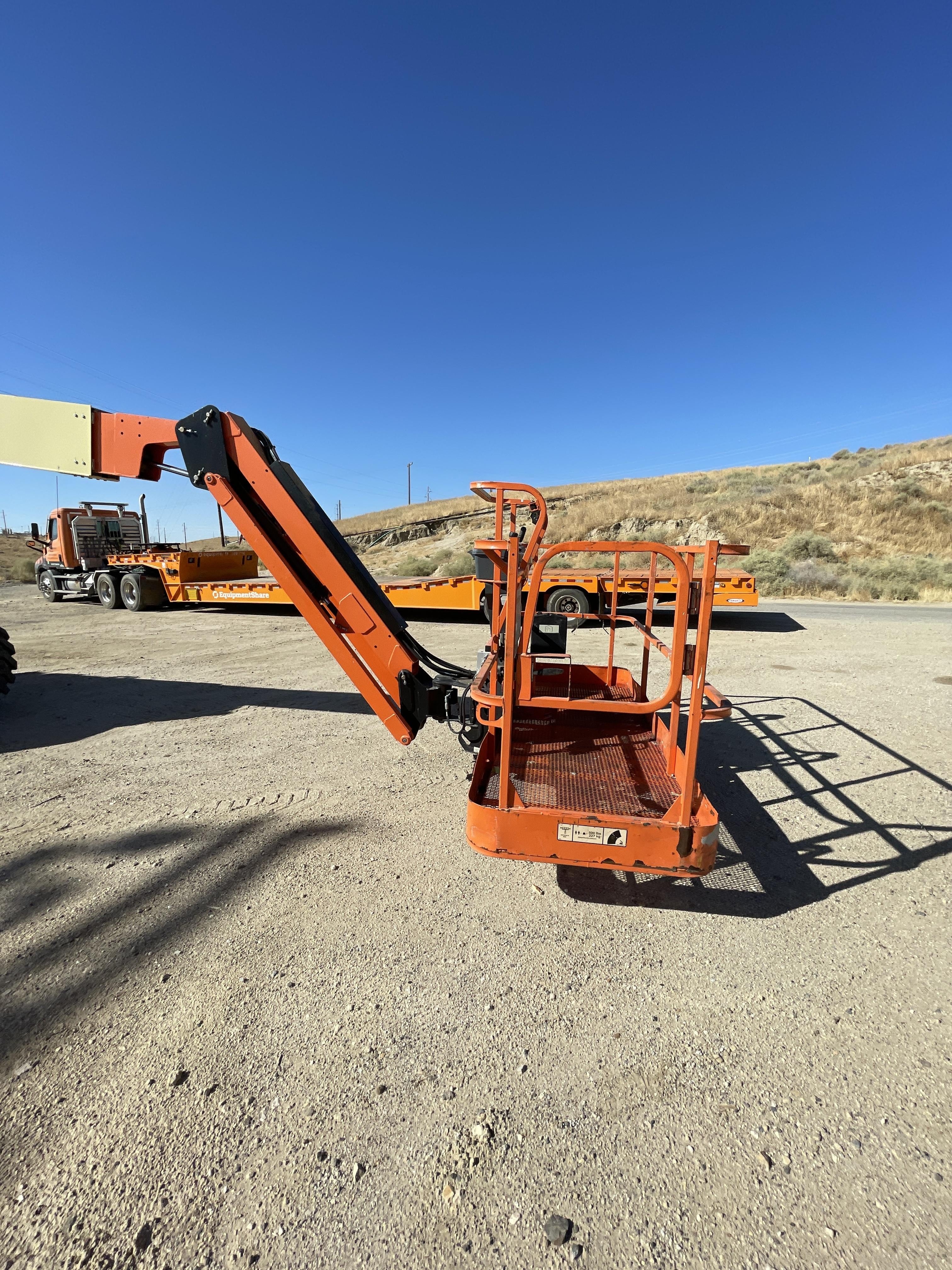 2020 JLG 800AJ