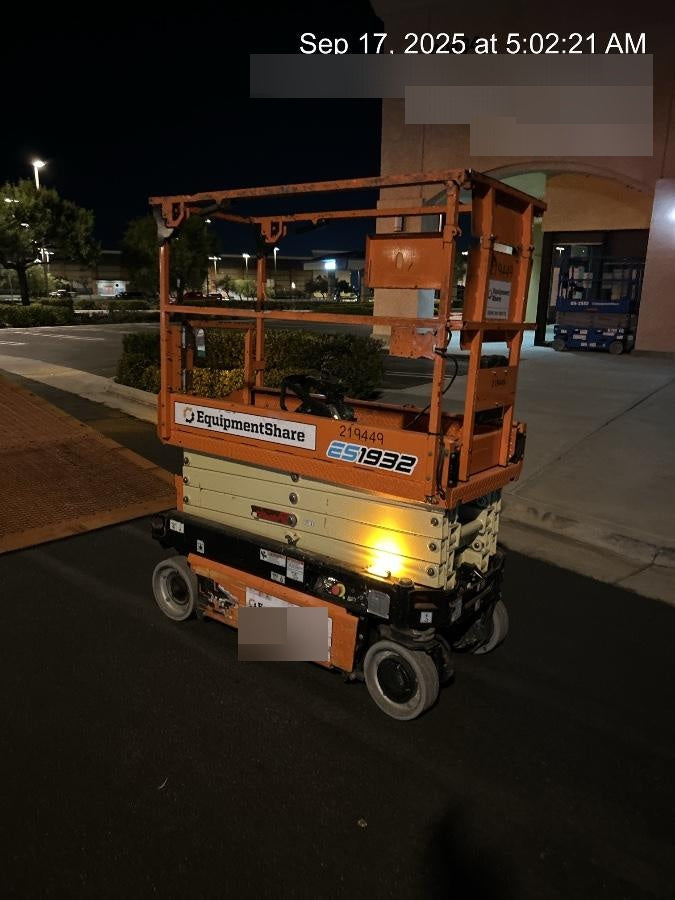 2022 JLG ES1932