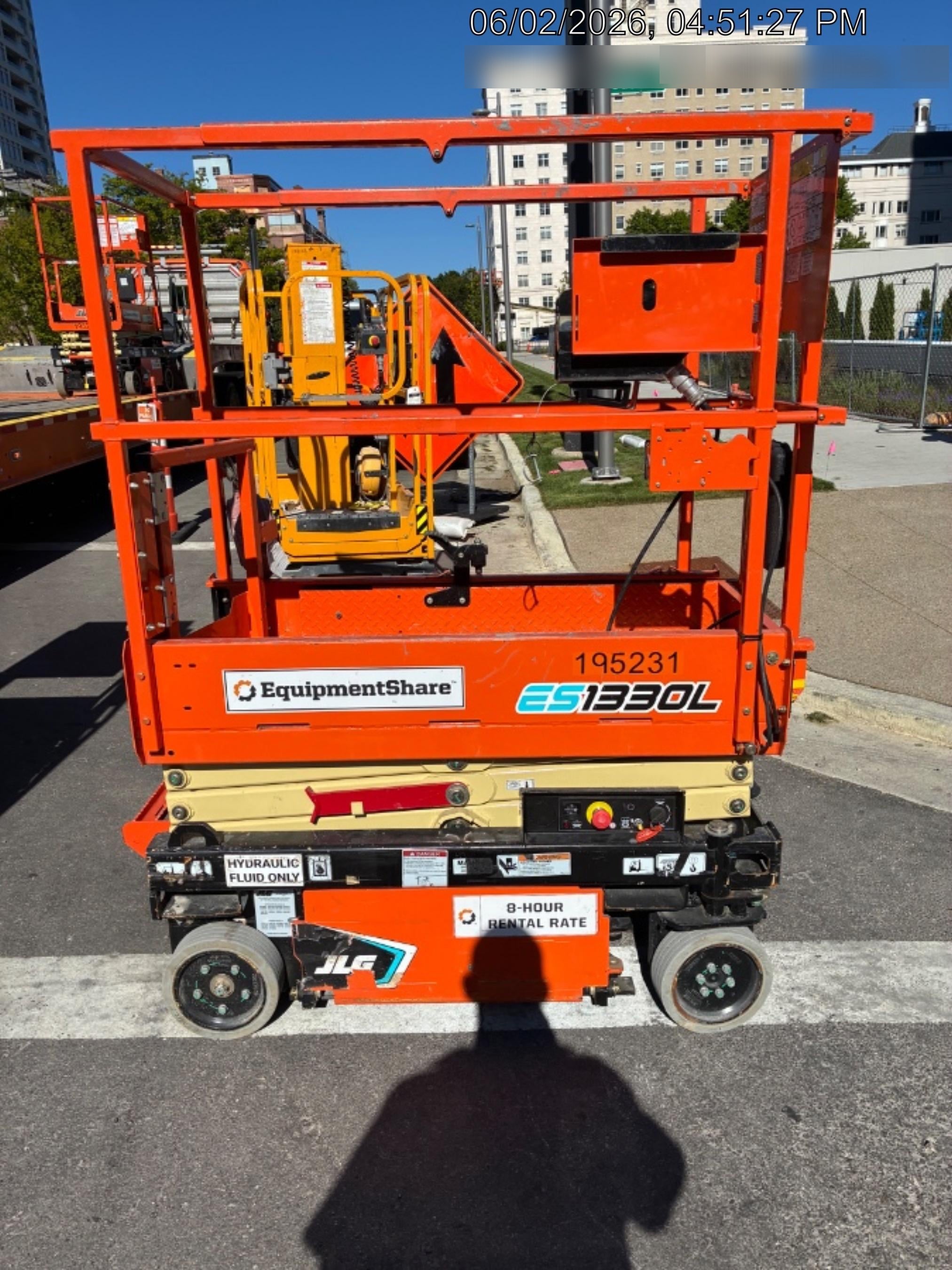 2021 JLG ES1330L