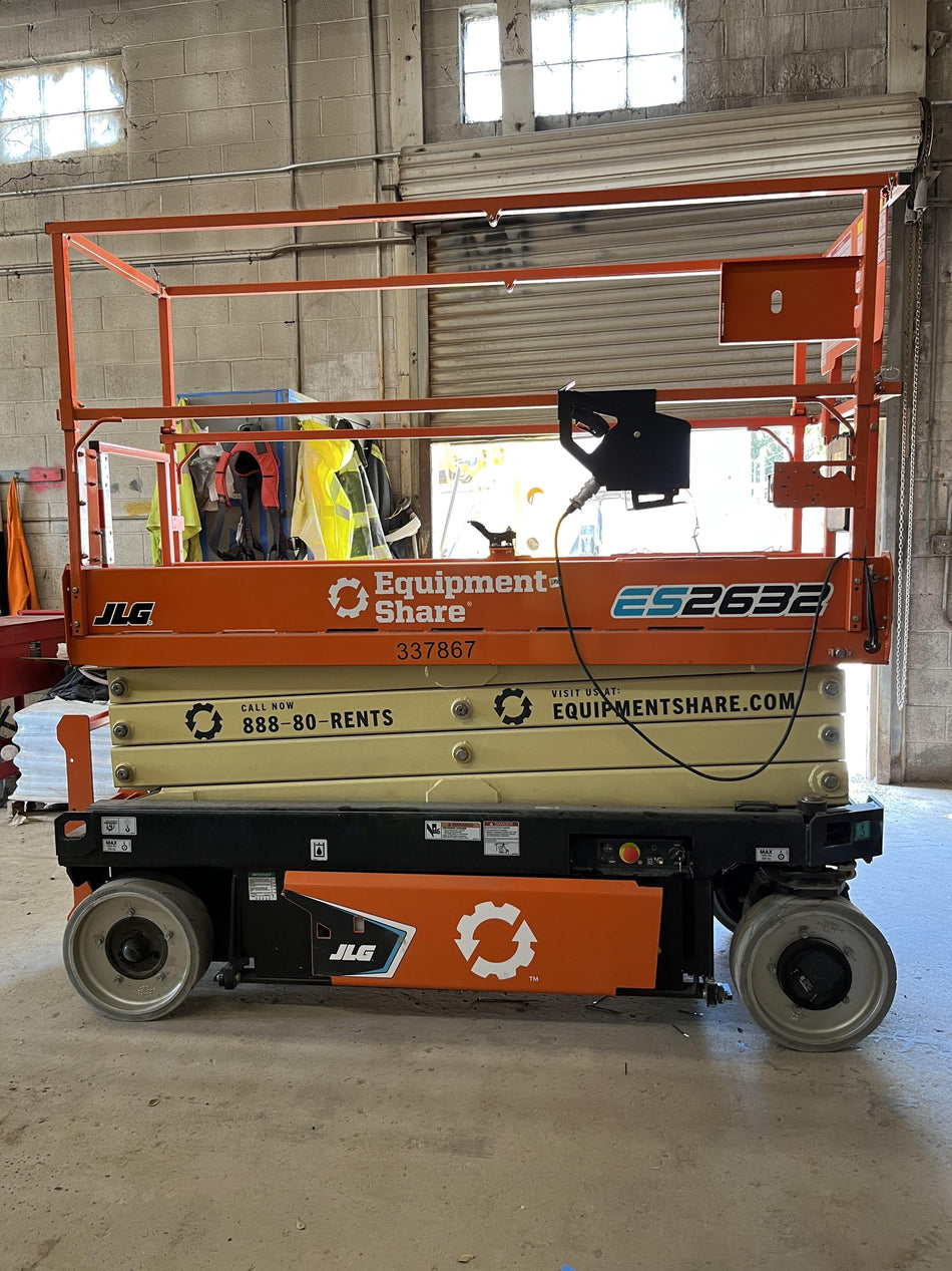2023 JLG ES2632
