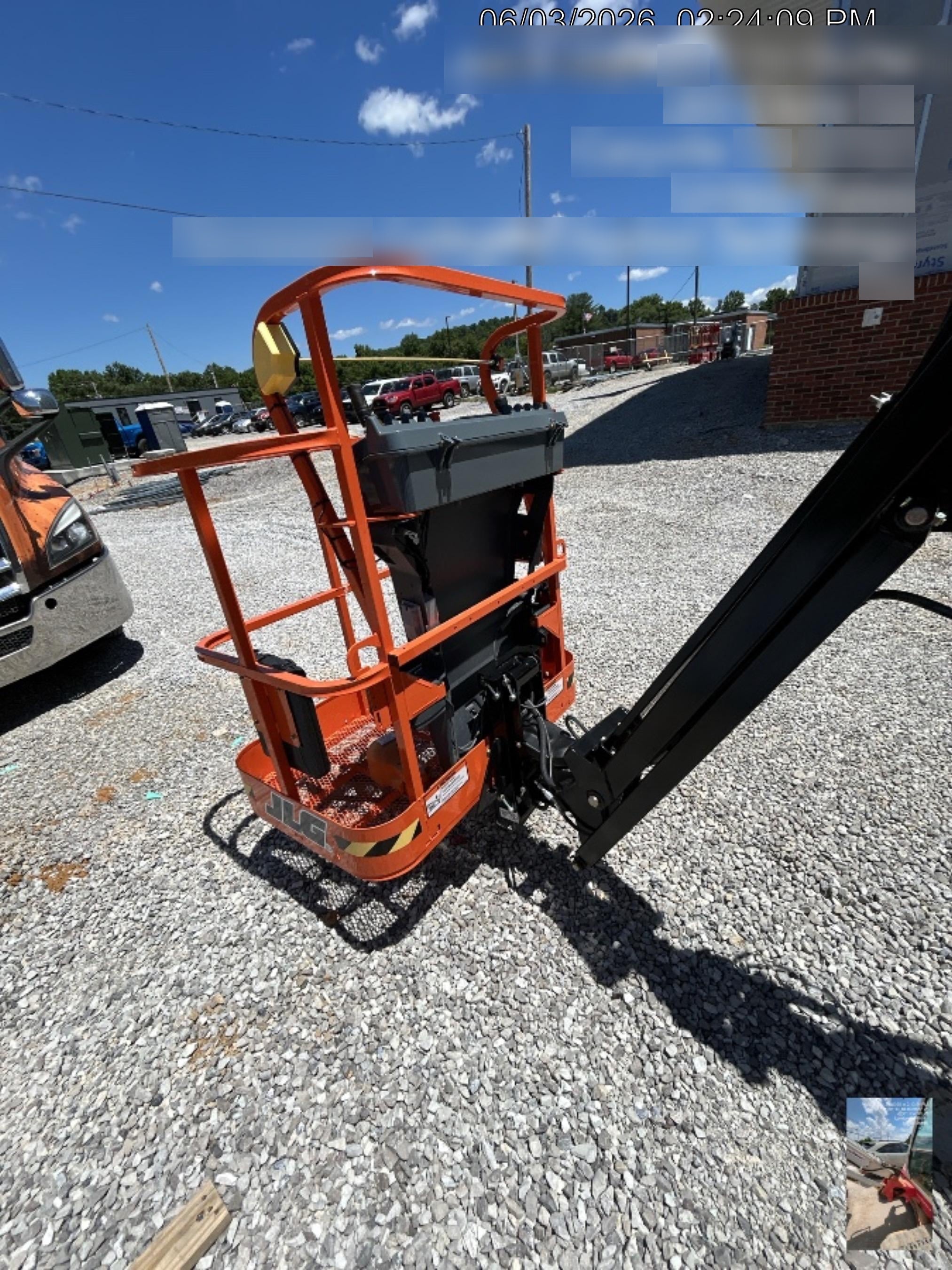 2025 JLG E300AJP