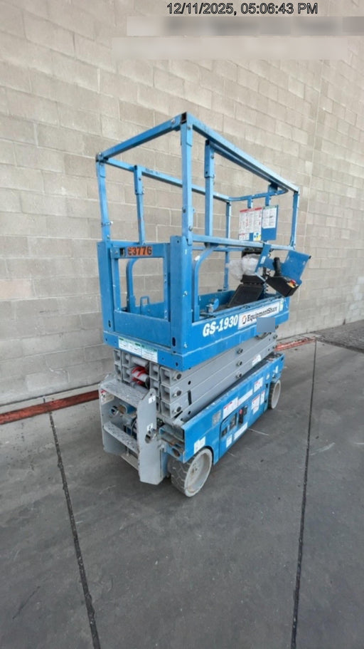 2020 Genie GS-1930 Solid Non Marking Tires, Beacon, Folding rails with half height swing gate, 800W Inverter