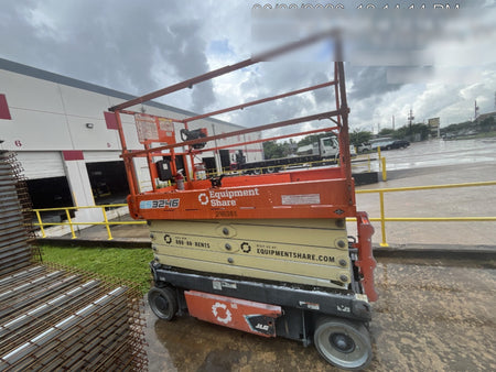 2023 JLG ES3246