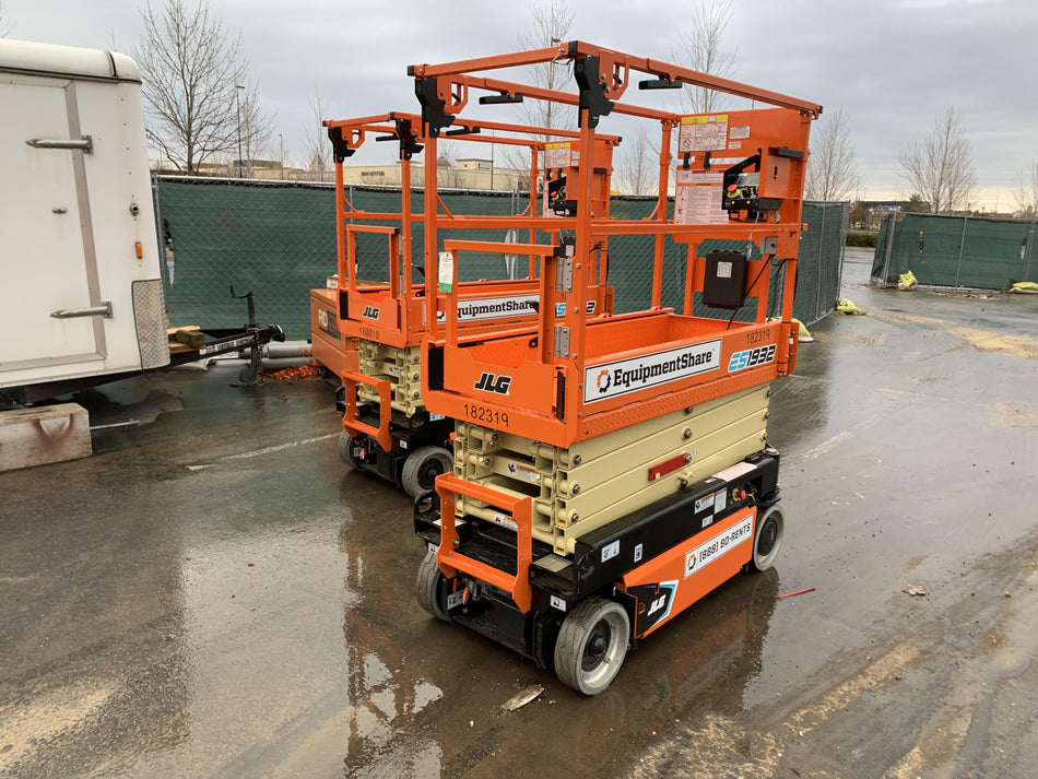 2021 JLG ES1932