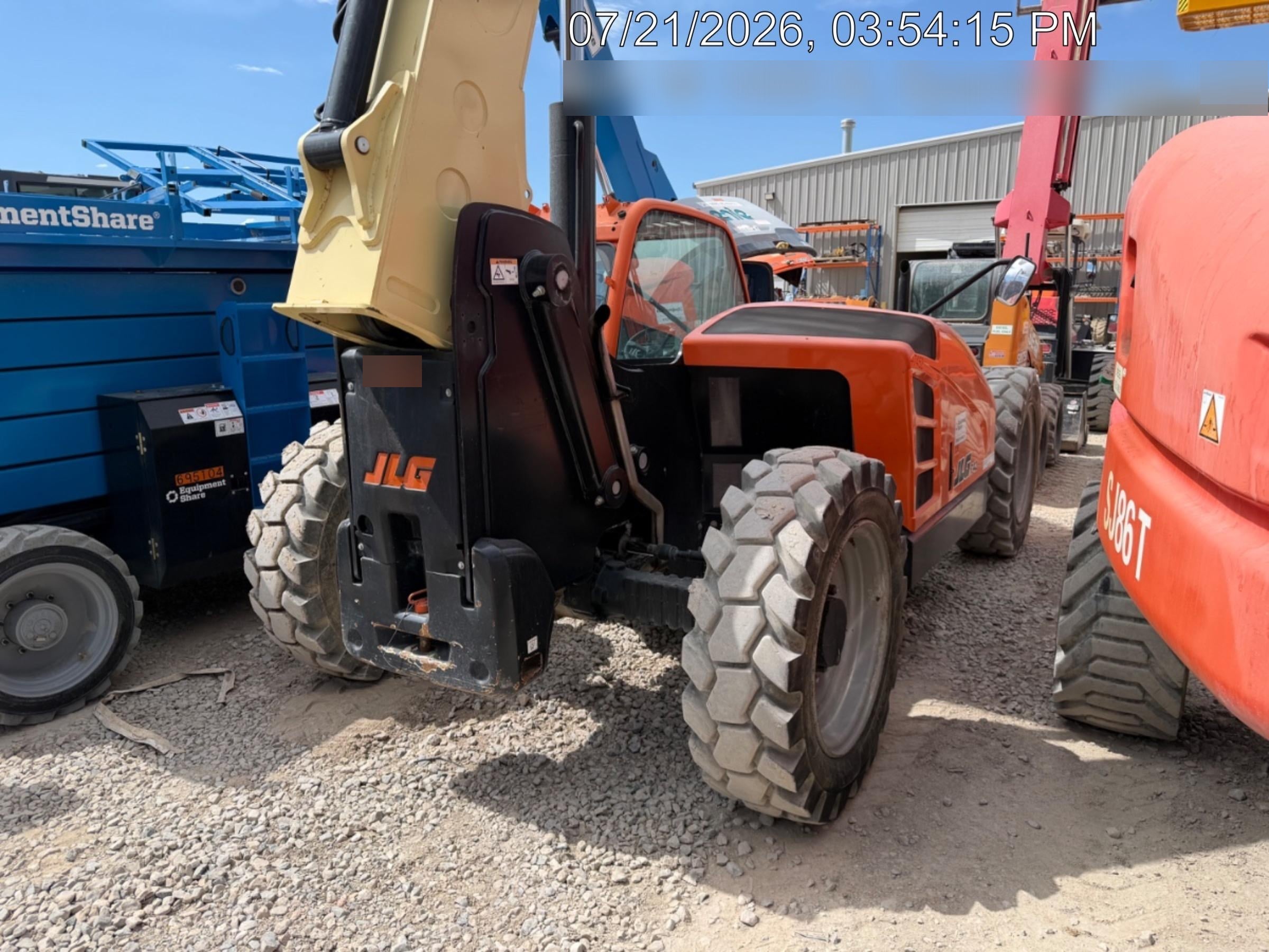 2017 JLG 742