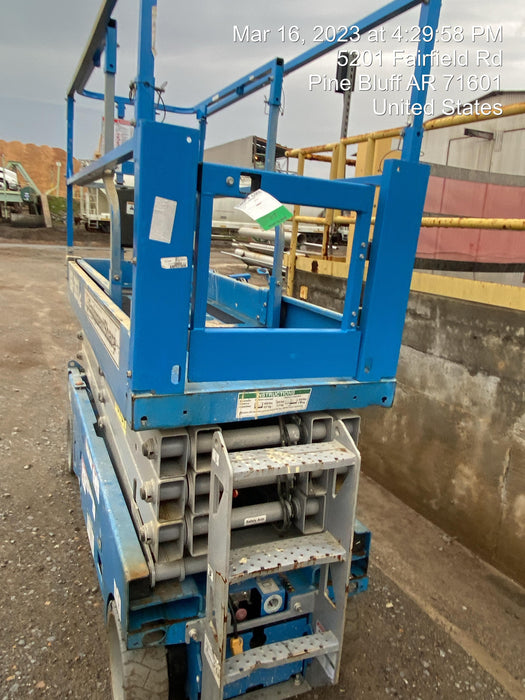 2019 Genie GS-2632 Folding rails with half height swing gate