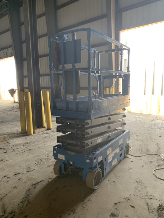 2020 Genie GS-1930 Solid Non Marking Tires, Beacon, Folding rails with half height swing gate