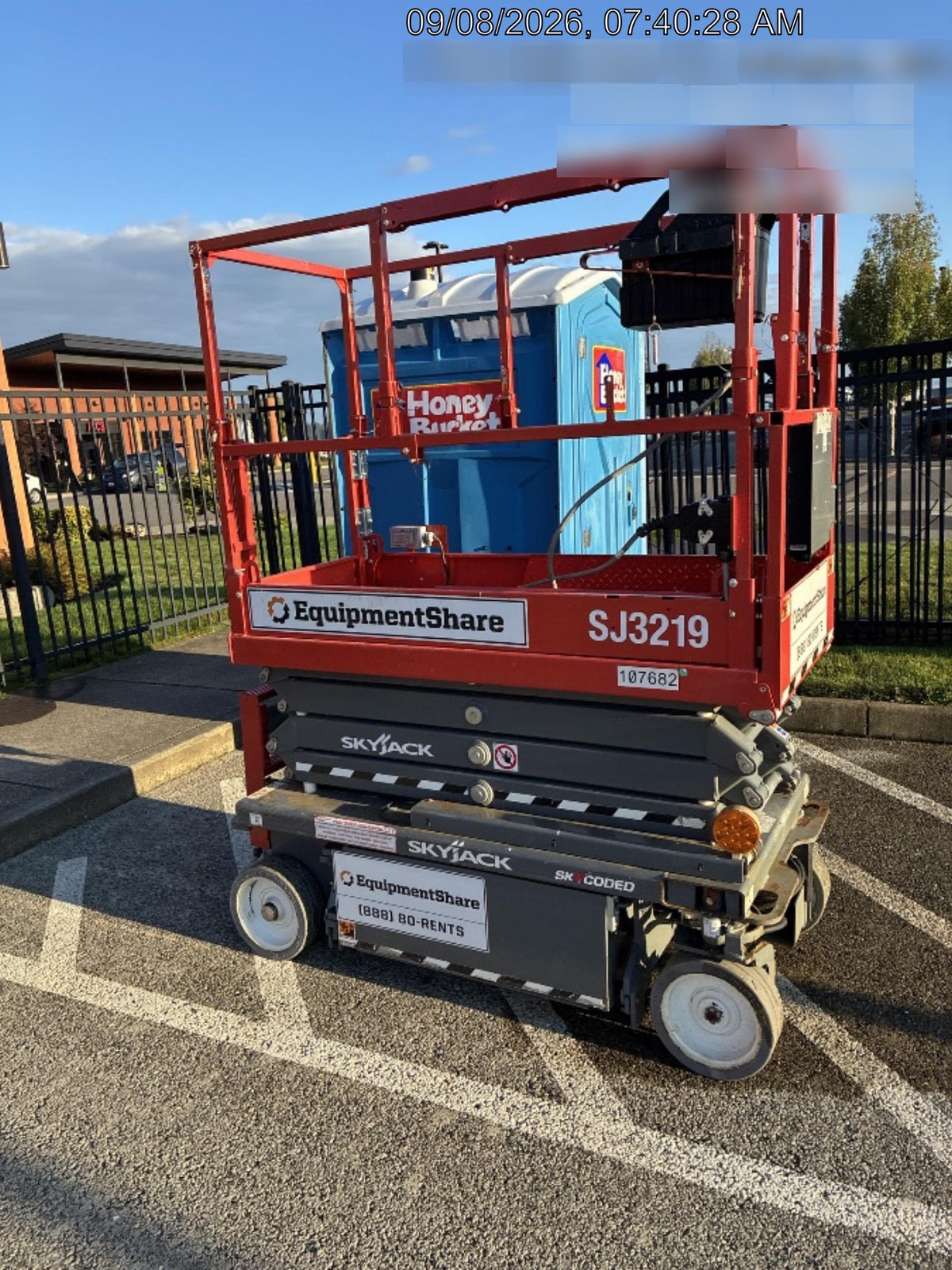 2020 Skyjack SJIII-3219 Solid NM Tires, Half height spring hinged entry gate, Dual Beacons, 800W Inverter