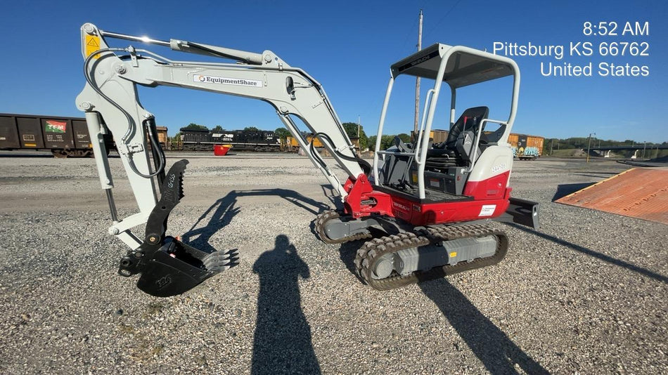 2022 TAKEUCHI TB235-2R