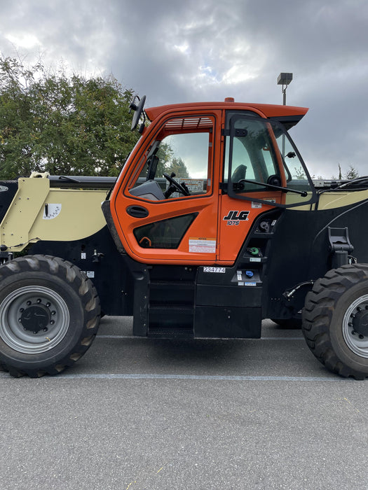 2022 JLG 1075