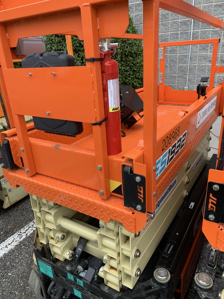 2022 JLG ES1932