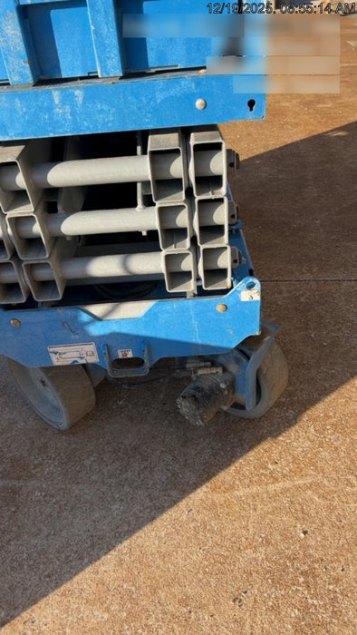 2019 Genie GS-2632 Folding rails with half height swing gate