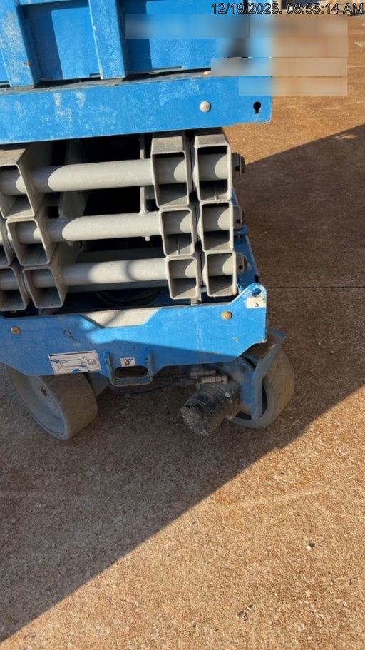 2019 Genie GS-2632 Folding rails with half height swing gate