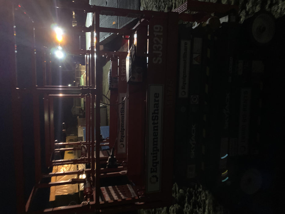 2020 Skyjack SJIII-3219 Solid NM Tires, Half height spring hinged entry gate, Dual Beacons, 800W Inverter