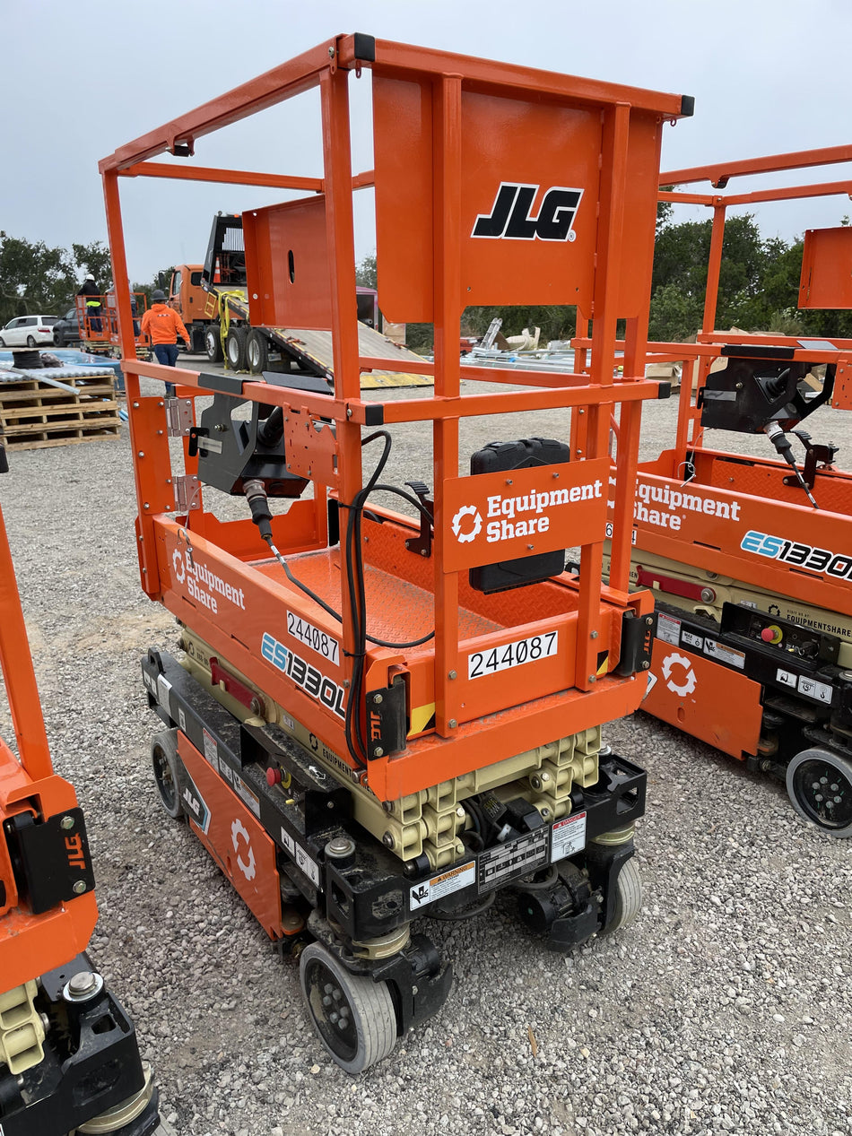 2022 JLG ES1330L