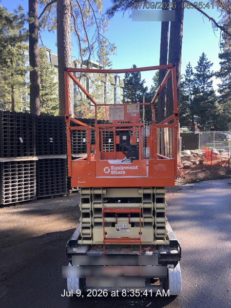 2022 JLG ES3246