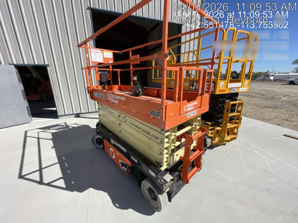 2022 JLG ES3246