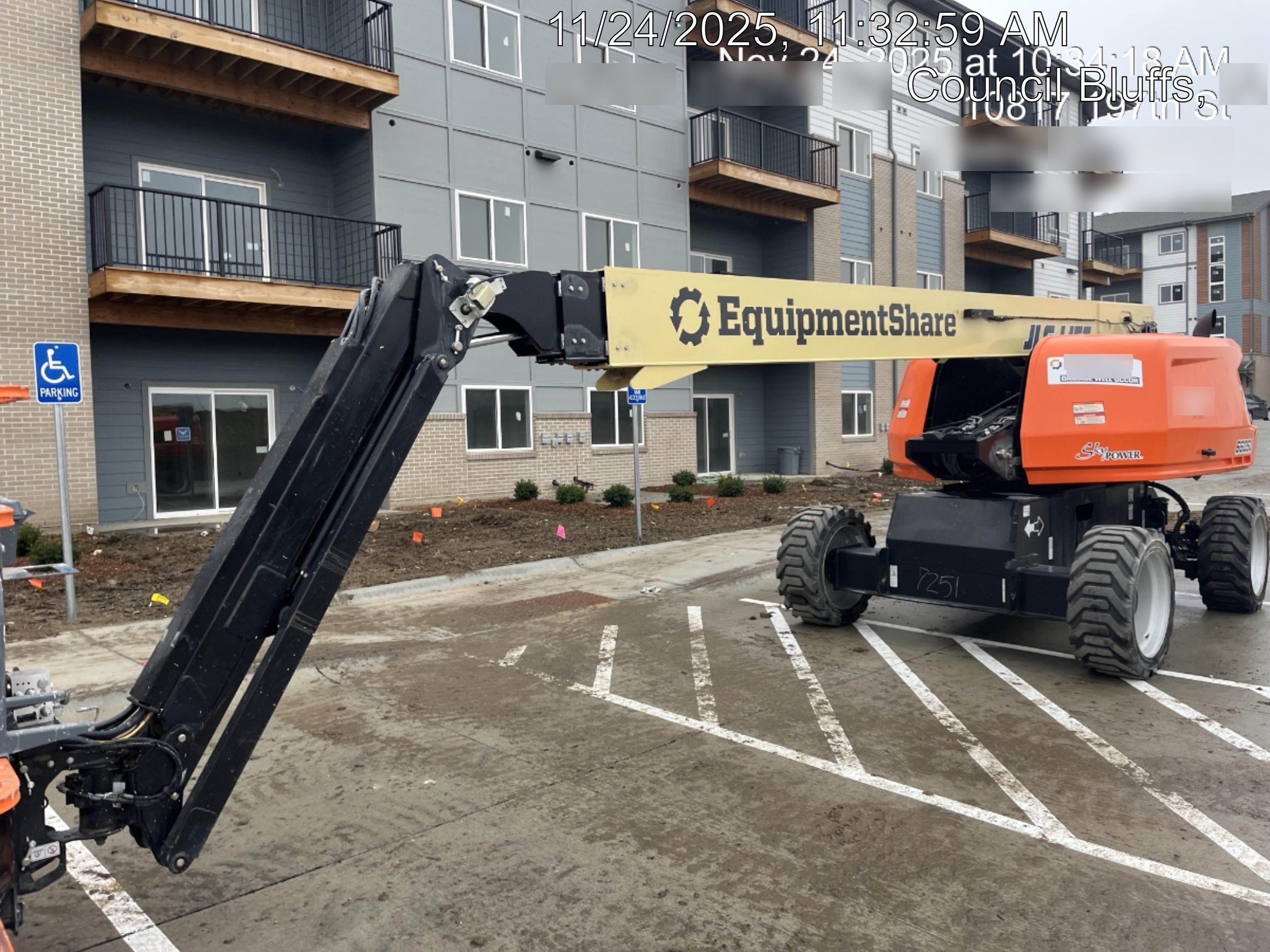 2023 JLG 660SJ
