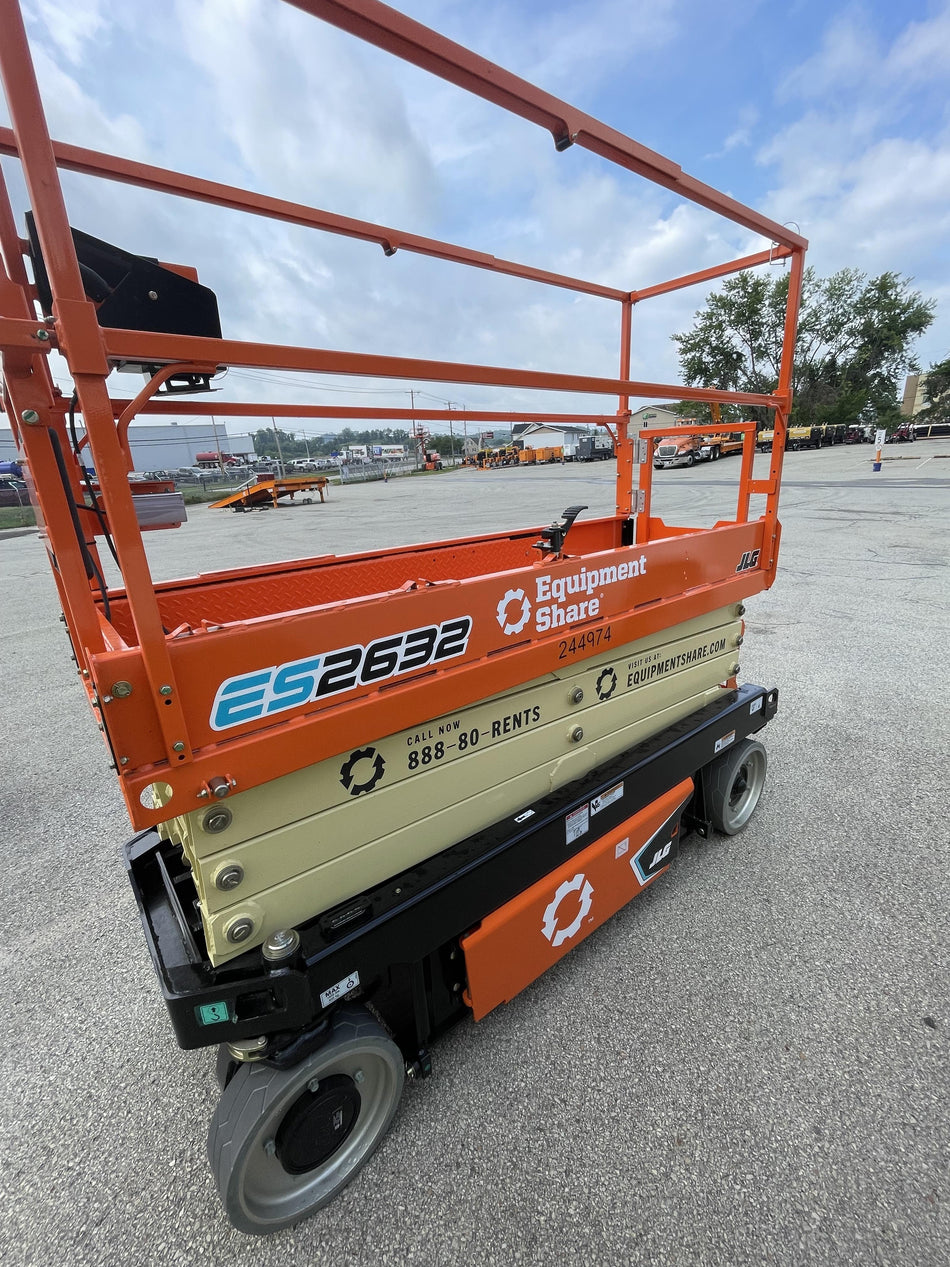 2022 JLG ES2632