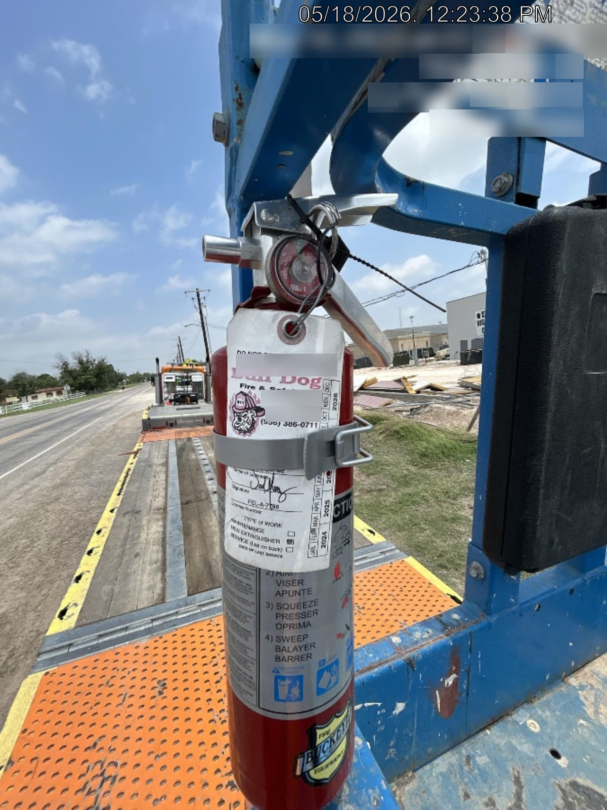 2019 Genie GS-2632 Folding rails with half height swing gate
