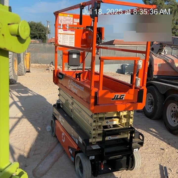 2025 JLG ES1932
