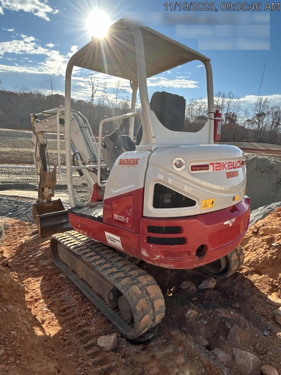 2022 TAKEUCHI TB235-2R