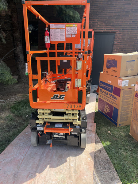 2021 JLG ES1330L
