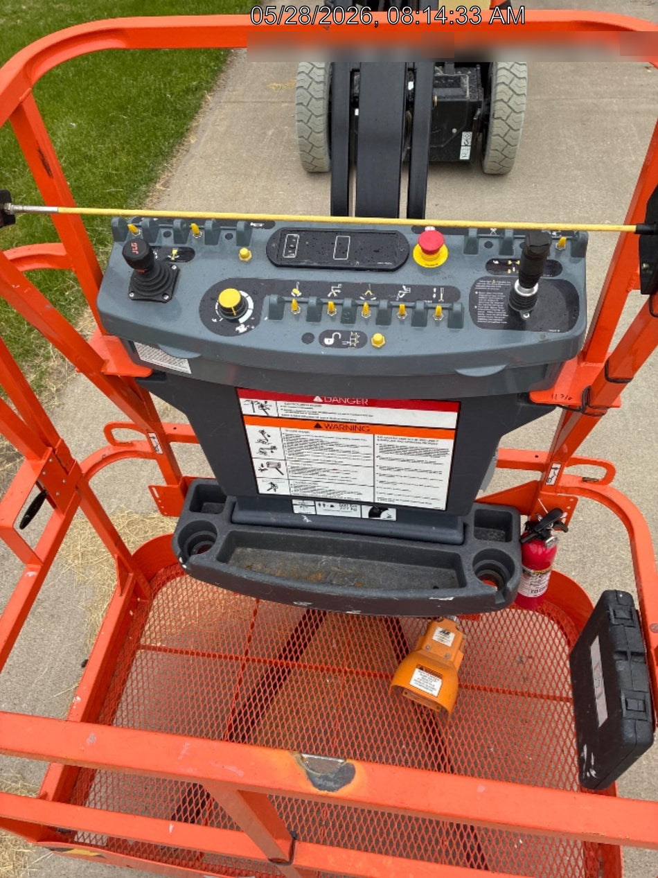 2025 JLG E300AJP