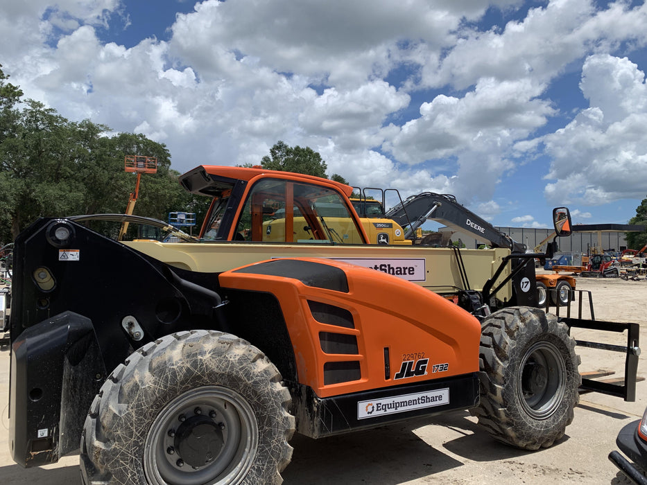 2022 JLG 1732