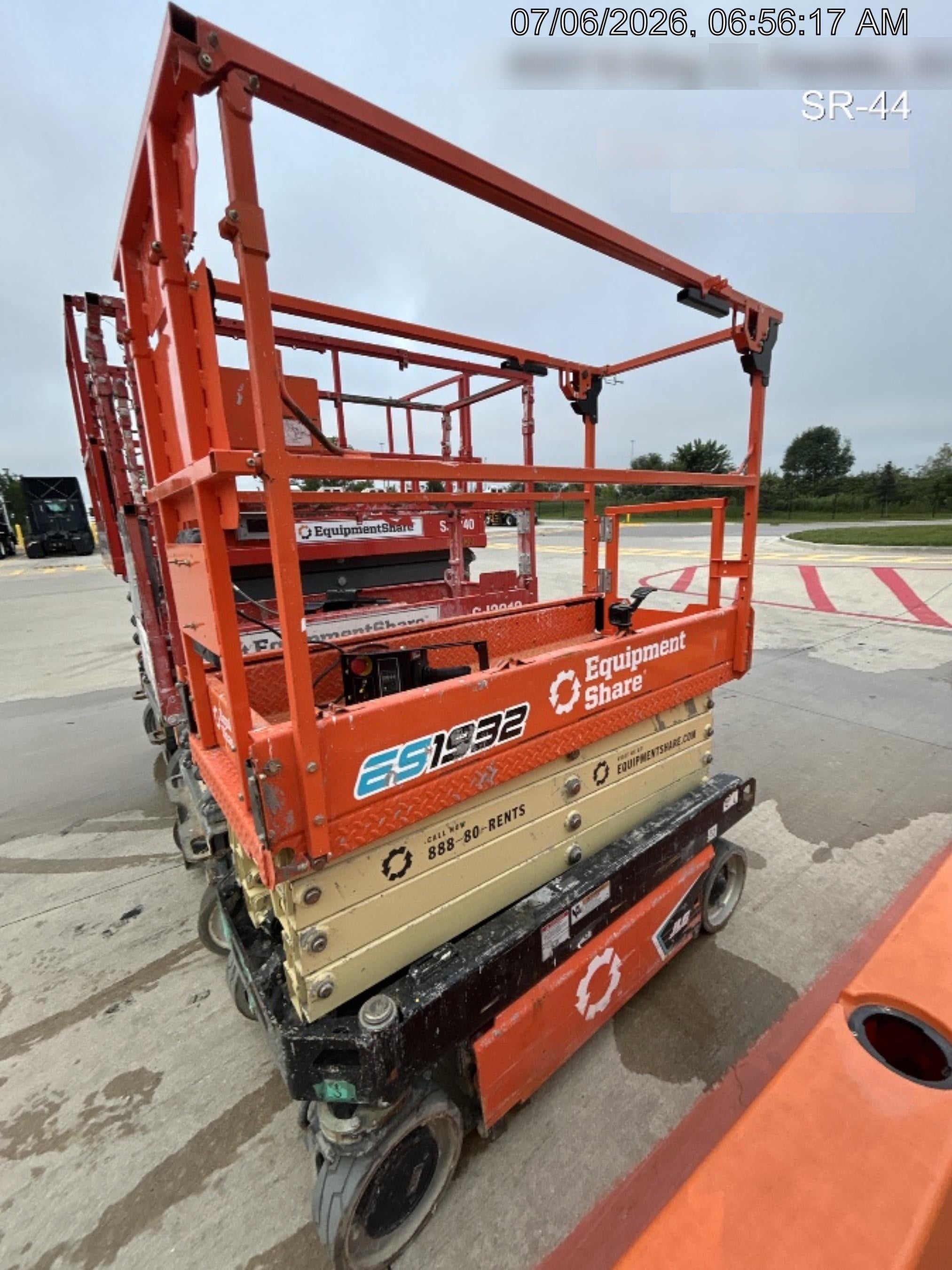 2022 JLG ES1932