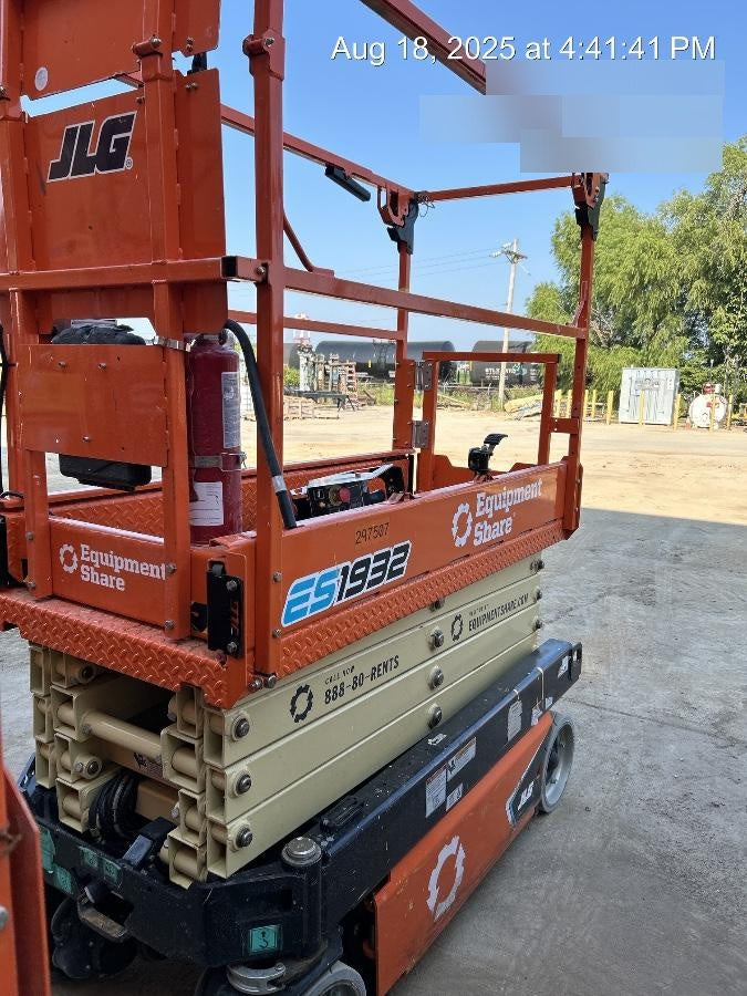 2023 JLG ES1932