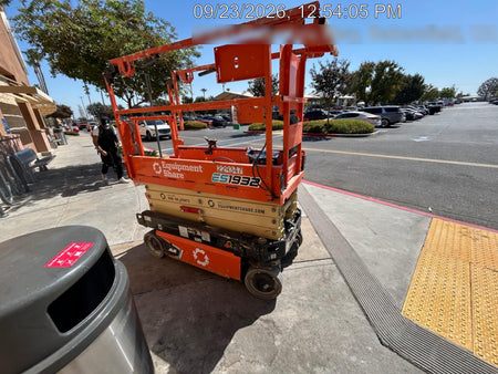 2022 JLG ES1932