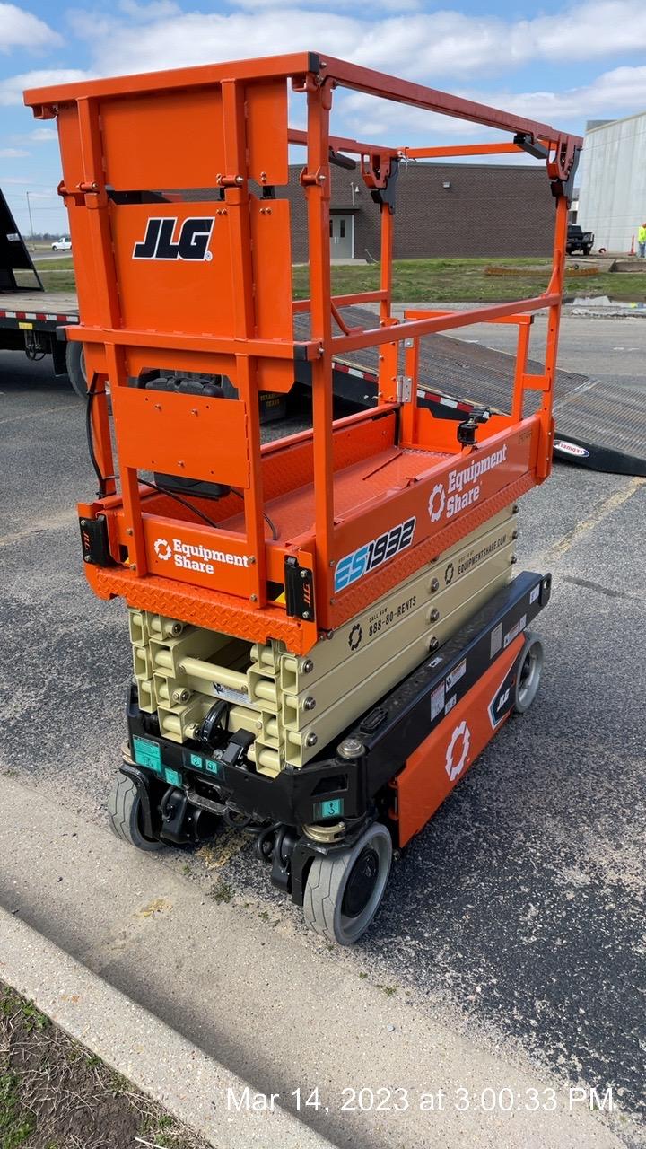 2023 JLG ES1932